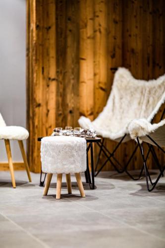 a table and two chairs in a room at Les Mazots des Fées in Morzine