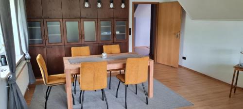 a dining room with a wooden table and chairs at Ferienwohnung mit Dachterrasse in Eicklingen