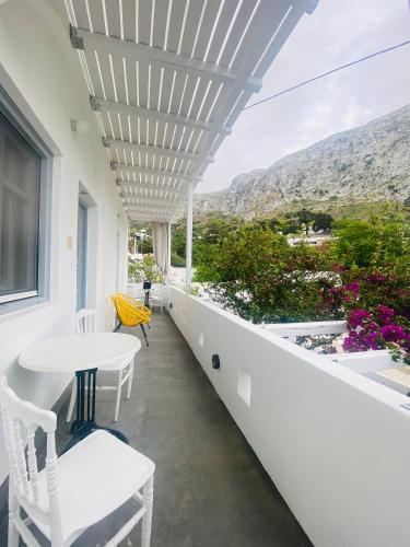 a balcony with a table and chairs and a view at Galanos Katoikies in Órmos Aiyialís