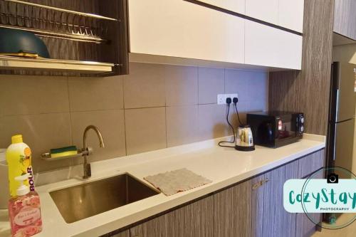 Köök või kööginurk majutusasutuses Puchong Skylake Lake-view Condo 3-6pax