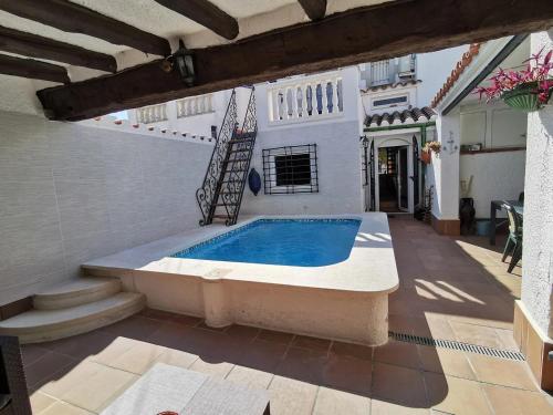 Piscina de la sau aproape de WELCS CASA 159 EMP con piscina privada