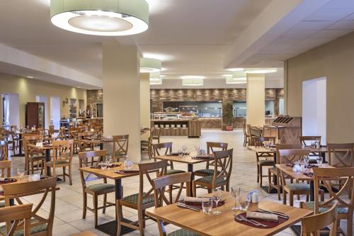 Blu Hotel Moriscoにあるレストランまたは飲食店