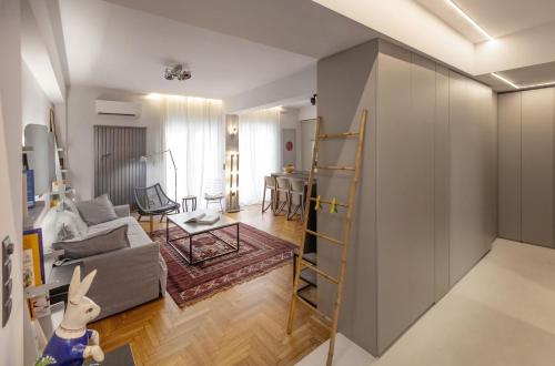 Well-designed apartment by the Acropolis GHH