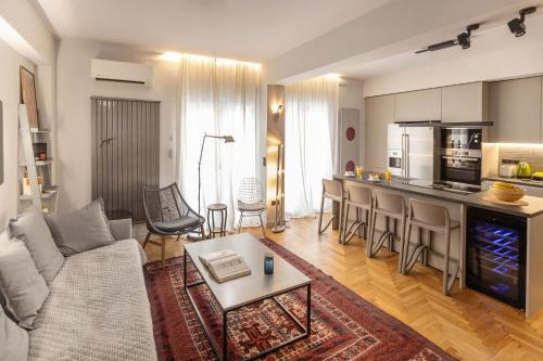 Well-designed apartment by the Acropolis GHH