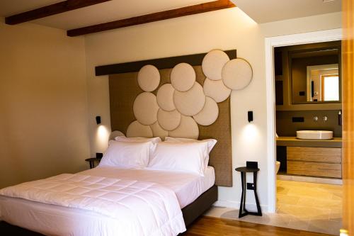 Postel nebo postele na pokoji v ubytování WINE RESORT LE VIGNE AL CASTELLO