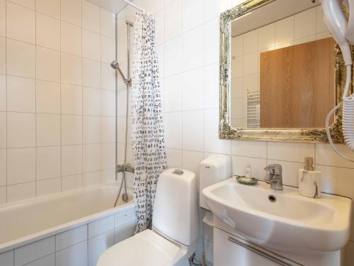 Un baño de Hótel Húsavík