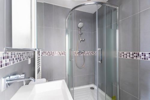 GuestReady -Cozy Apartment with Eiffel Tower view
