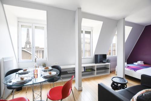 GuestReady -Cozy Apartment with Eiffel Tower view