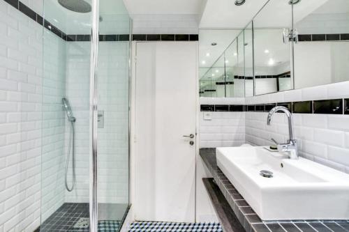 Photo de la galerie de l'établissement GuestReady - Luxurious Flat near Bonne Nouvelle, à Paris