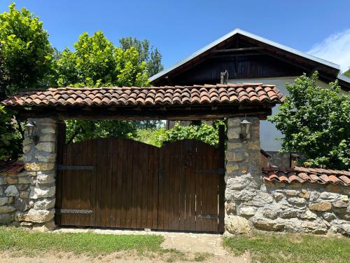 a wooden gate in front of a house at Konak Tosa in Poganovo