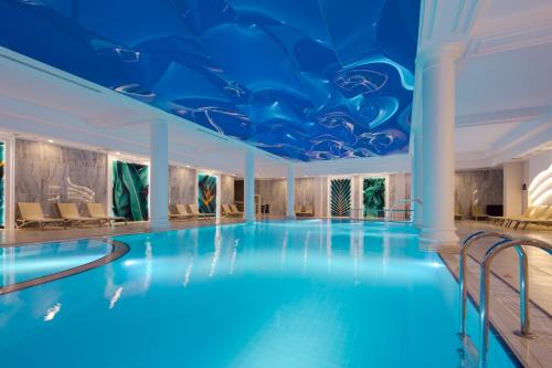 Piscina a Korel Thermal Resort o a prop