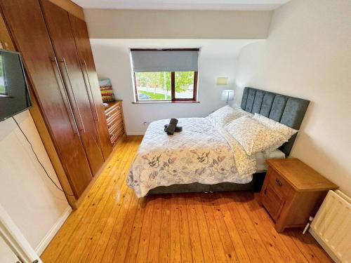 Postel nebo postele na pokoji v ubytování Spacious Family Friendly 4BR Home Near Wexford Town