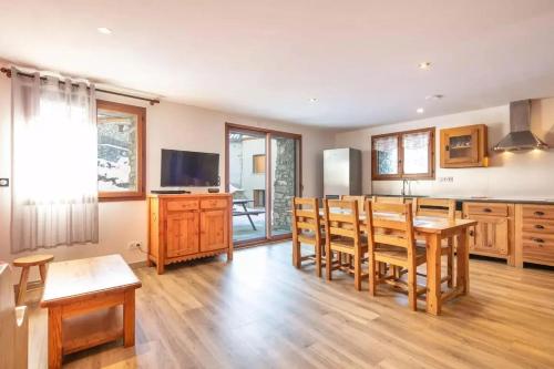 a kitchen and dining room with a table and chairs at Maison conviviale à Valloire + Jardin in Valloire