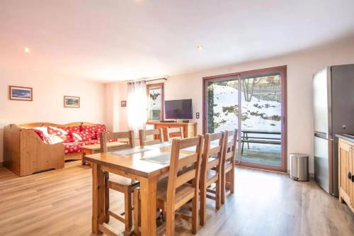 a kitchen and living room with a table and chairs at Maison conviviale à Valloire + Jardin in Valloire