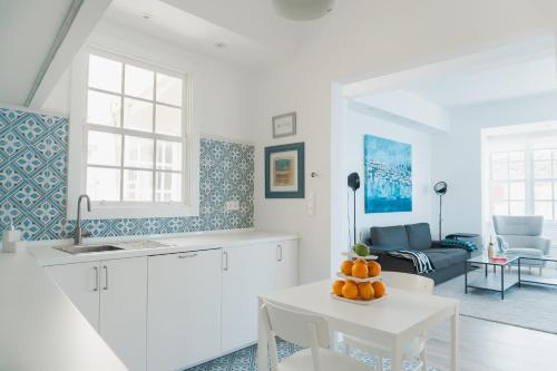 a kitchen and living room with a table with oranges on it at The Sea Corner Vacacional La Palma in Santa Cruz de la Palma