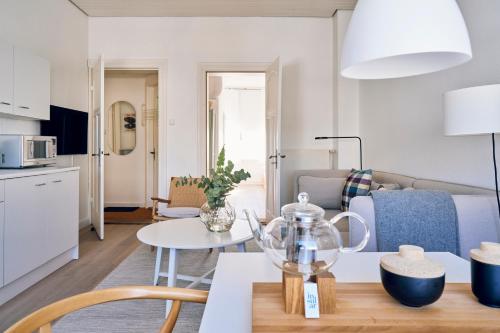 a kitchen and living room with a table and chairs at Ferien Domizil 25 in Norderney