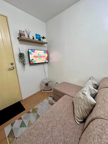 TV a/nebo společenská místnost v ubytování Claudia's Condo Rental