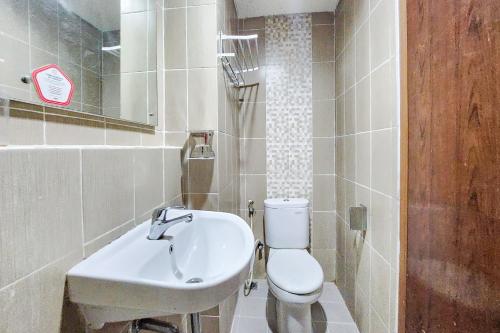 a small bathroom with a sink and a toilet at RedLiving Apartemen Enviro Cikarang - Stars Rooms in Cibeber