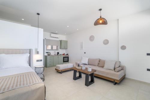 Ένα ή περισσότερα κρεβάτια σε δωμάτιο στο Mellamare Luxury Suites