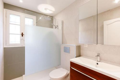 a bathroom with a toilet and a sink and a shower at Bastide Provençale,Piscine in Cabris