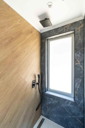Ένα μπάνιο στο Mellamare Luxury Suites