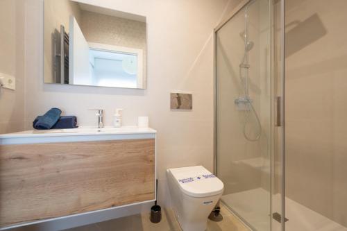 Ένα μπάνιο στο YourSpain Apartament LM0A La Mata