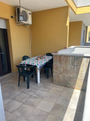 a table and chairs in a patio with a bath tub at Dimora del Sole in Brindisi