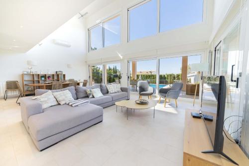 a living room with a couch and a tv at Villa Garau / Heura 8 in Alcudia