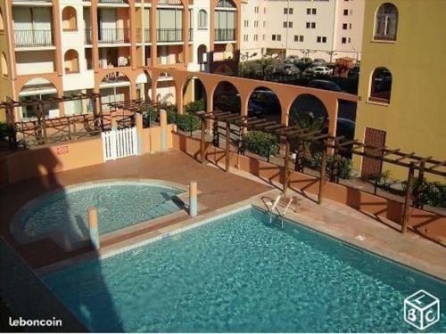 T2 residence alhambra avec piscine a 800 m plage richelieu et 300m ile des loisirs