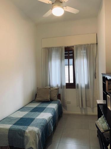 a bedroom with a bed and a ceiling fan at Casa Norte in Concordia