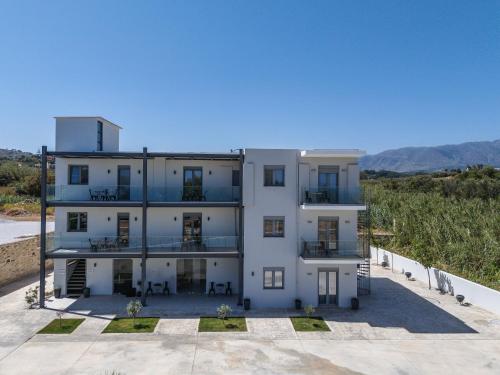 Iosifina rooms, 80 metres from Episkopi beach!