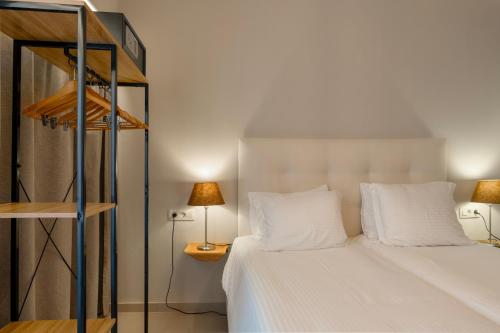 Ένα ή περισσότερα κρεβάτια σε δωμάτιο στο Avra Hotel 2