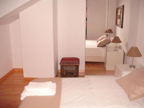 a bedroom with a bed and a mirror at Moinhos do Pisão in Povoa Dao