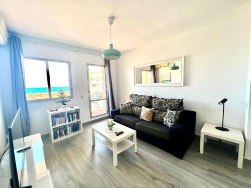 Sea Front Apartment with Large Terrace in Benalbeach