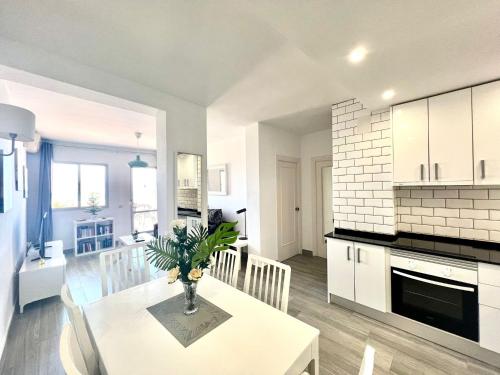 Sea Front Apartment with Large Terrace in Benalbeach