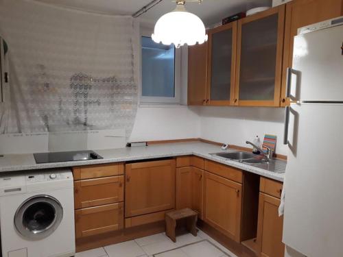 Kuchyň nebo kuchyňský kout v ubytování 2 Zi Souterrain Wohnung in Wiesbaden Schierstein