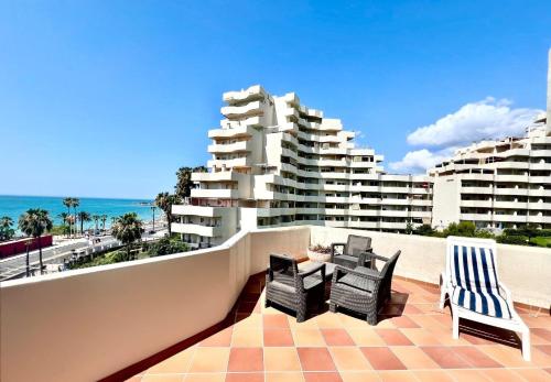 Sea Front Apartment with Large Terrace in Benalbeach