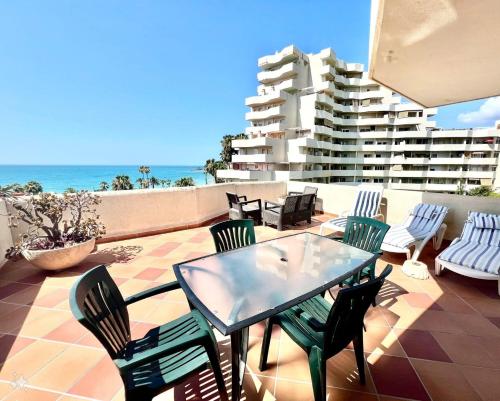 Sea Front Apartment with Large Terrace in Benalbeach