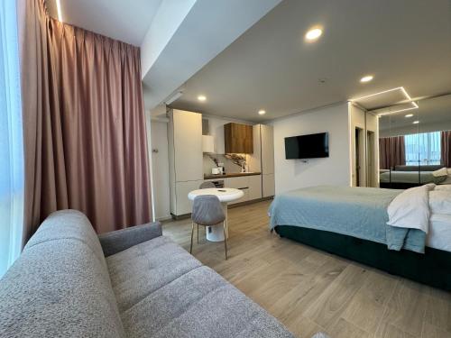 Postel nebo postele na pokoji v ubytování Bel Air Apartments Mamaia Nord