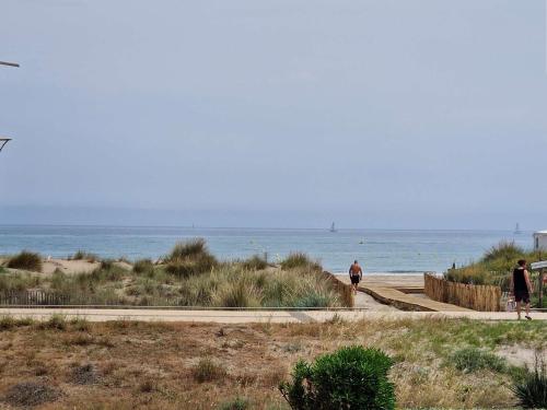 Appartement à 2 pas de la plage avec terrasse et parking - FR-1-387-150