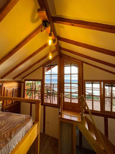 Tempat tidur dalam kamar di Sunset House