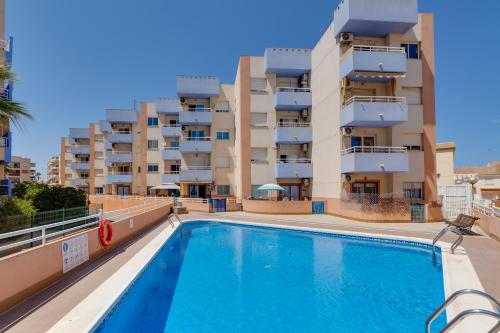 CB Living - Pool view apartment in Aguamarina