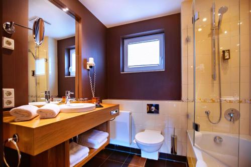 Koupelna v ubytování Gut Heckenhof Hotel & Golfresort an der Sieg GmbH & Co. KG