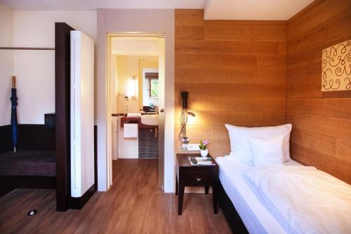 Postel nebo postele na pokoji v ubytování Gut Heckenhof Hotel & Golfresort an der Sieg GmbH & Co. KG