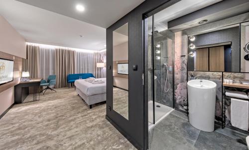 Um banheiro em Focus Hotel Premium Warszawa