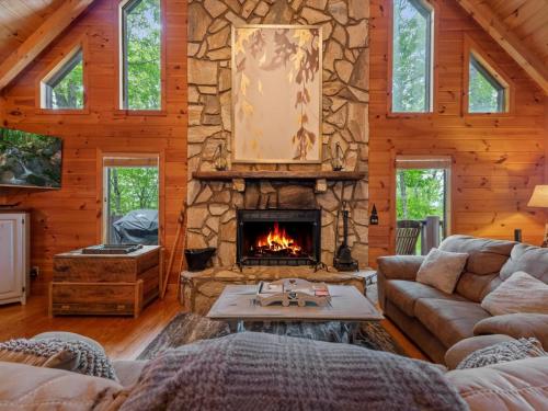 Χώρος καθιστικού στο Away From Everyday - Aska Adventure - Blue Ridge