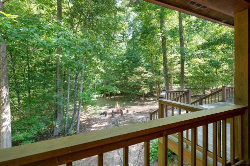 Gambar di galeri bagi Awesome Retreat - North GA Cabin with Views - Hot Tub, Game Room, Fire Pit, and Stunning Mountain Views near Blue Ridge - Minera di Morganton