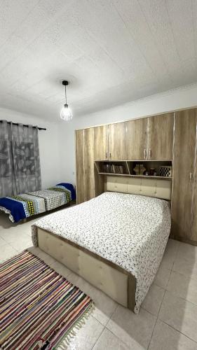 เตียงในห้องที่ Erbi's Home