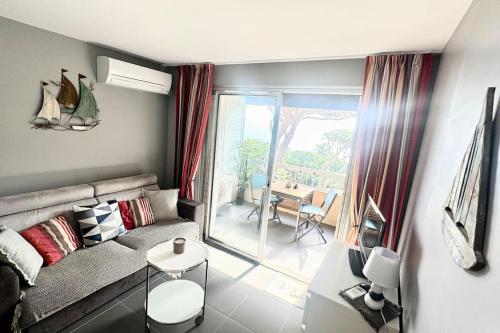 Vue mer appartement ,Plage la nartelle,avec loggia, sainte-maxime, France