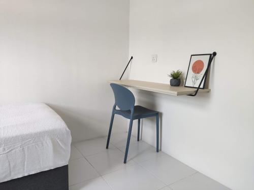 Ένα ή περισσότερα κρεβάτια σε δωμάτιο στο Nixy Studio Seri Iskandar